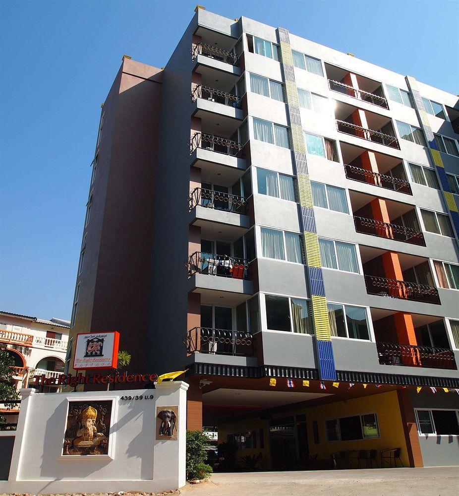 The Right Resort Pattaya Exterior photo