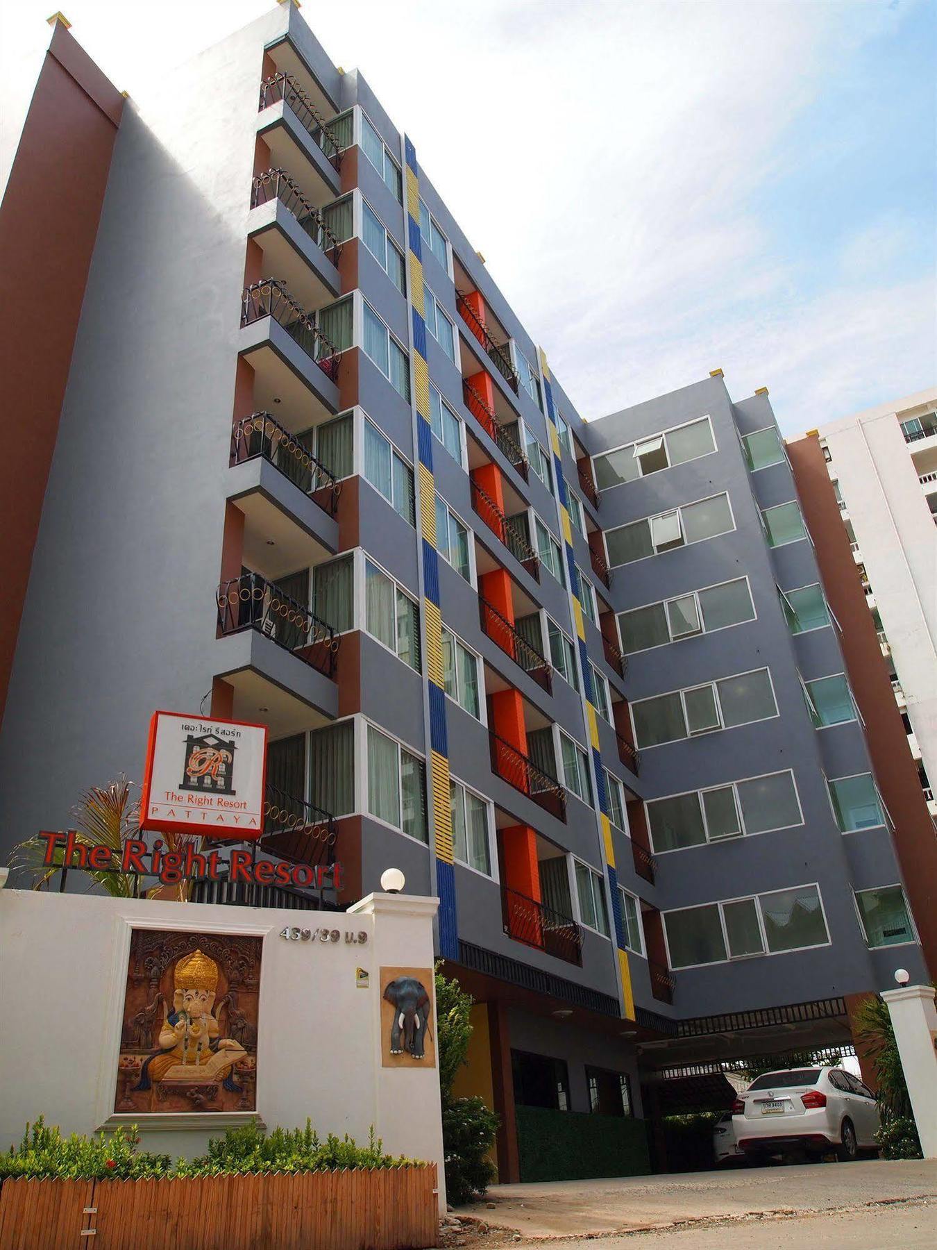 The Right Resort Pattaya Exterior photo